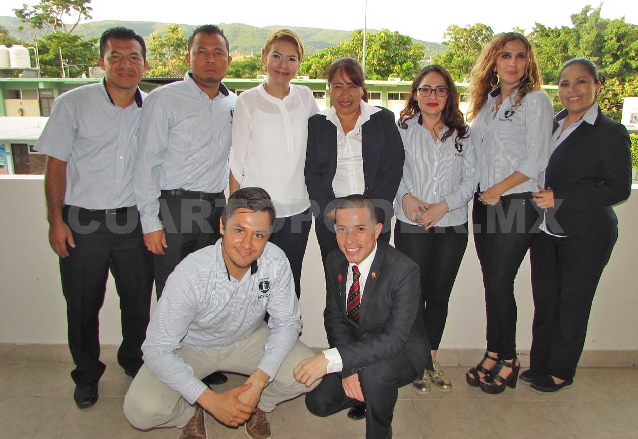 Escuela abre puertas de sala virtual