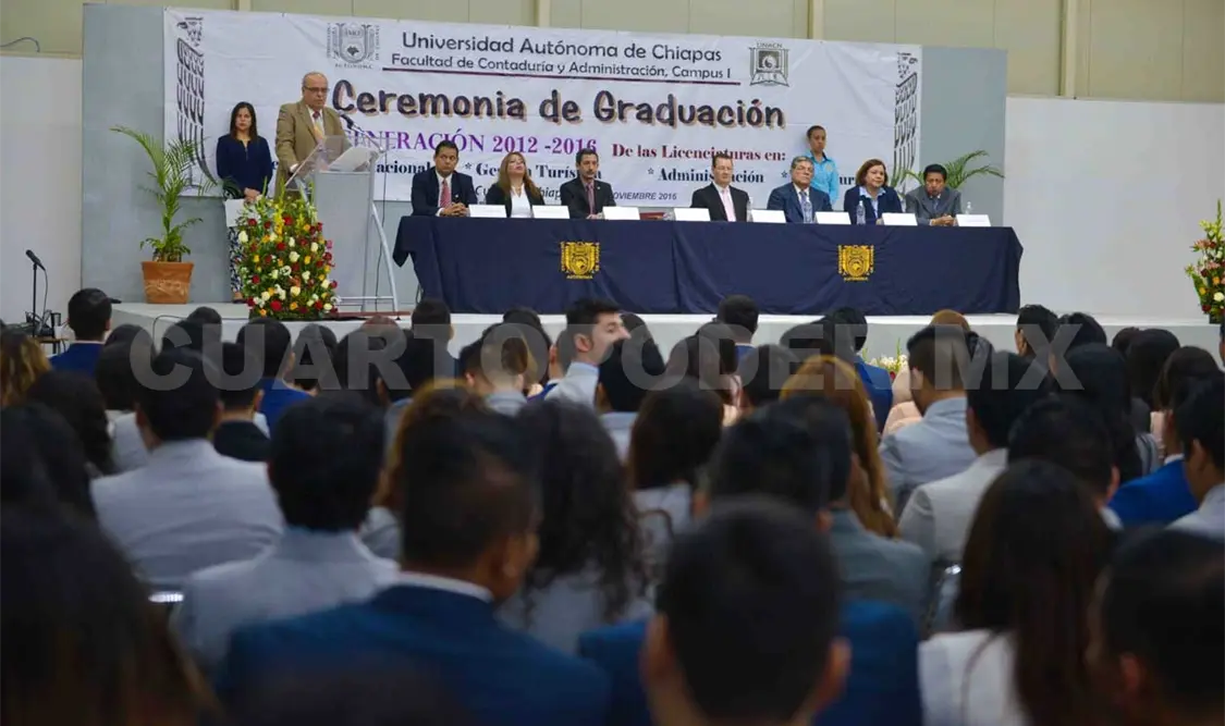 Distinguen a egresados de la Unach