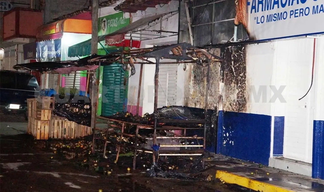 Se incendia negocio callejero