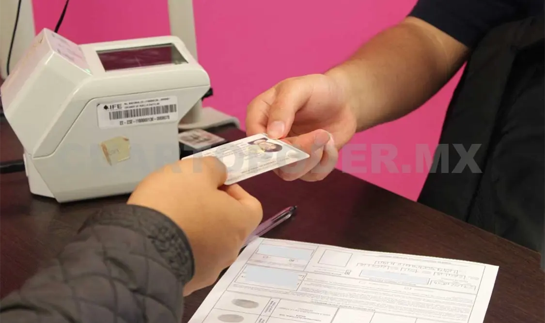Dan prisión a mujer por alterar registro