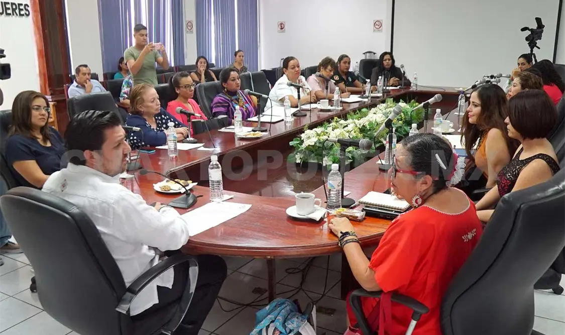 Trabajan por una vida sin violencia para mujeres