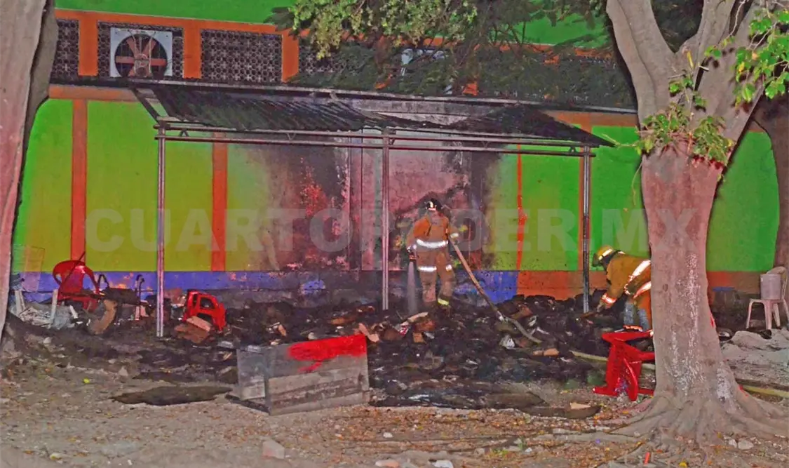 Arde galera en el patio trasero de “Los Ancianos”