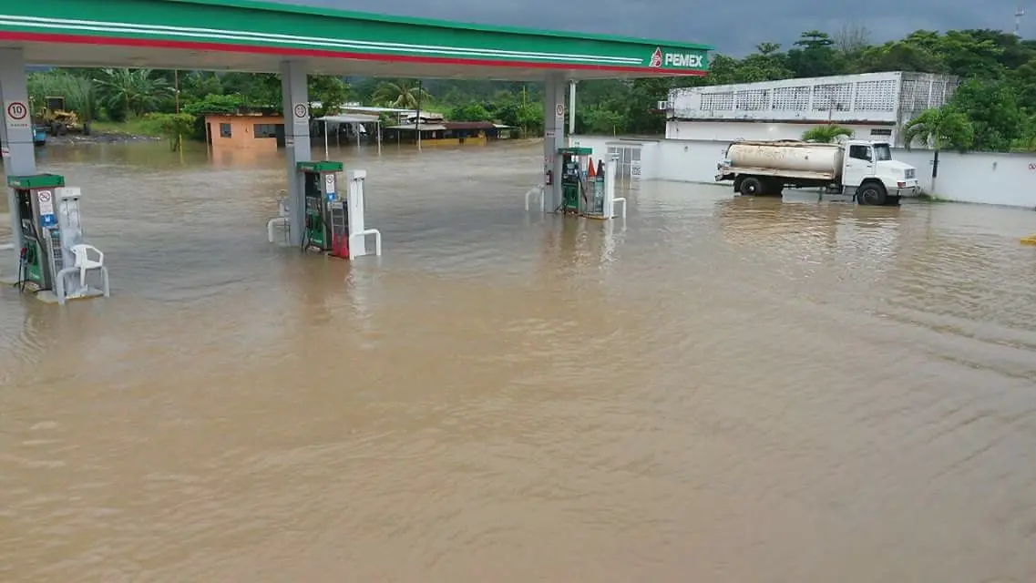 Lluvias azotan región norte, se desborda Río Pichucalco