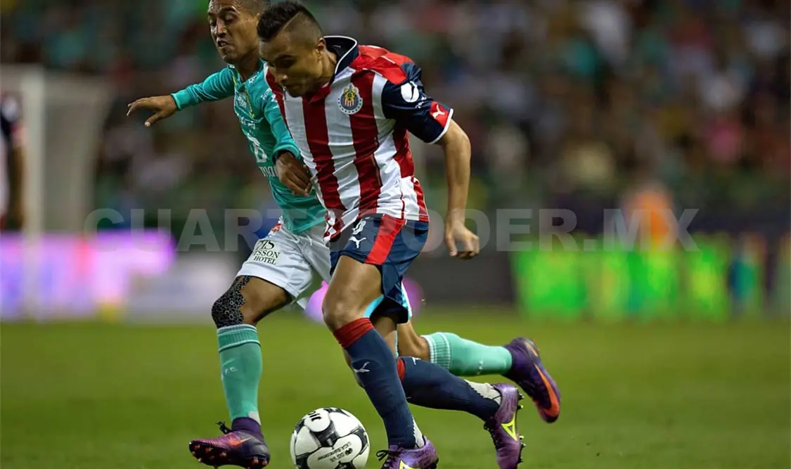 Chivas desaprovecha ventaja y cae 3-2 con León