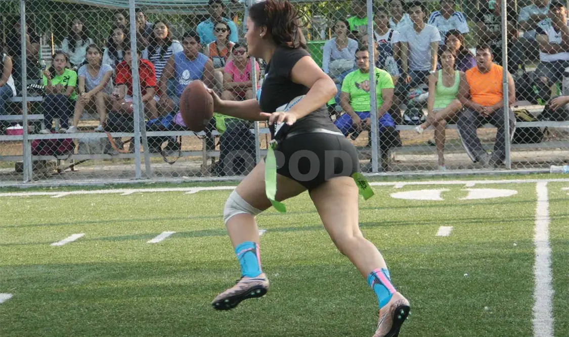 Queens estrena su corona con triunfo de 52-0