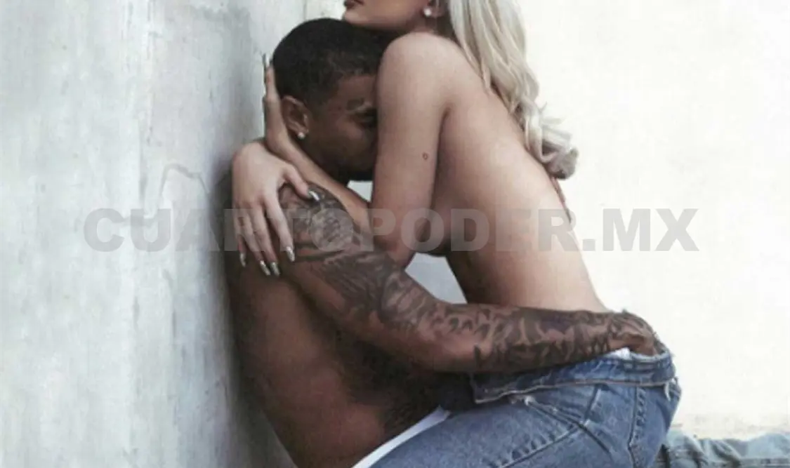 Con candente foto, Kylie celebra a su novio