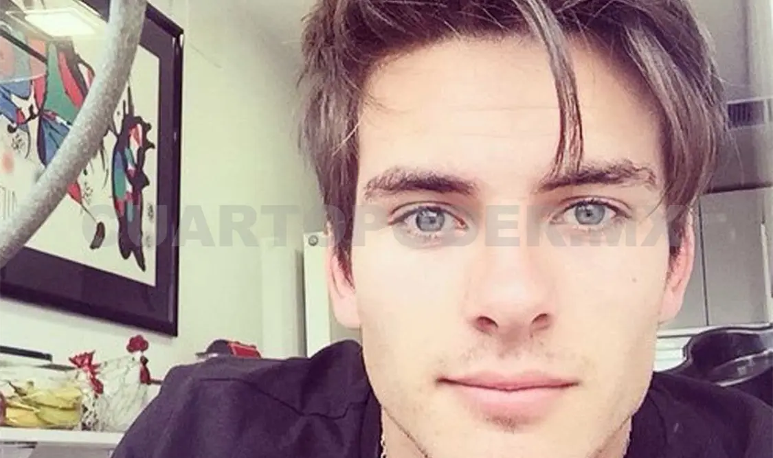 Cantante de Dvicio se disculpa por su pifia