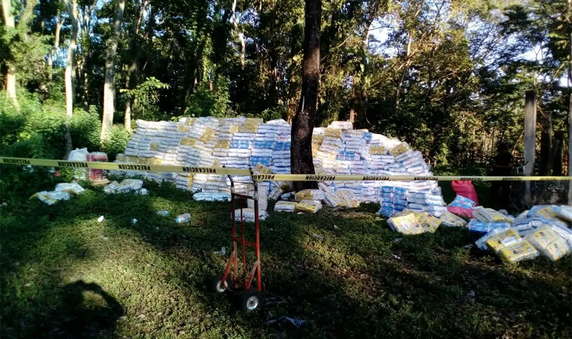 Parte de la mercancía ya había sido descargada en un rancho en el municipio de Tuxtla Chico. Rafael Victorio / CP