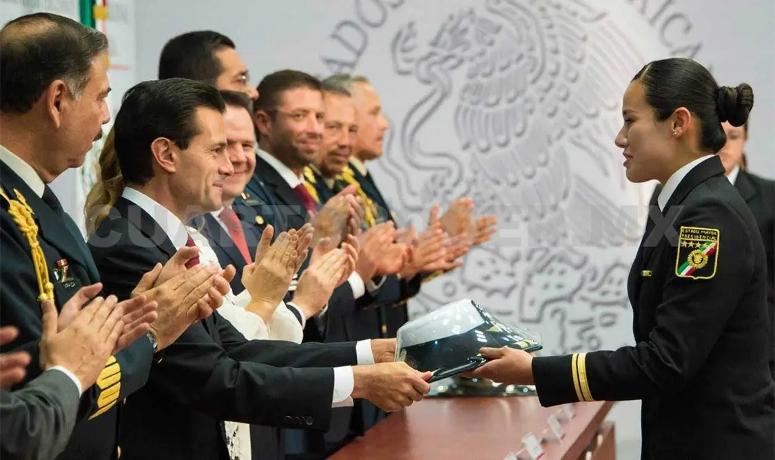 El presidente reconoció a los 76 integrantes del EMP que recibieron ascensos al grado inmediato superior.