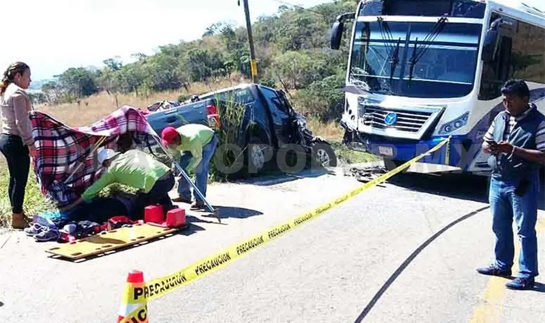 En el accidente frontal resultaron dos personas lesionadas, las cuales fueron remitidas a un hospital de esta ciudad. Rafael Cabrera / CP