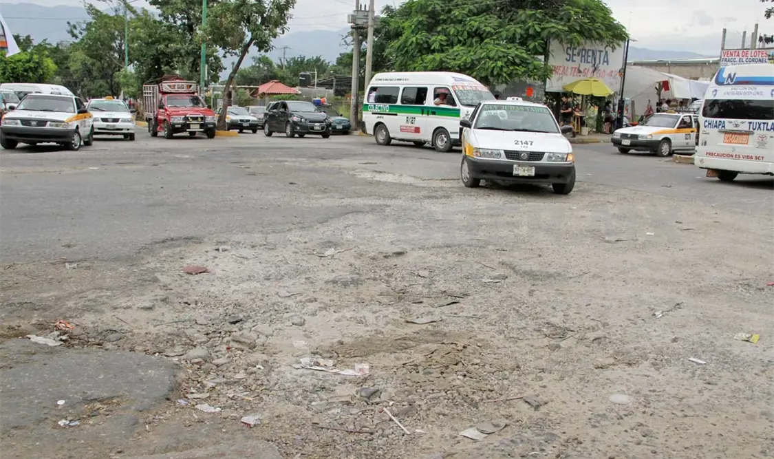 Urge atender afectaciones en calle llena de baches. G.Ramos / CP