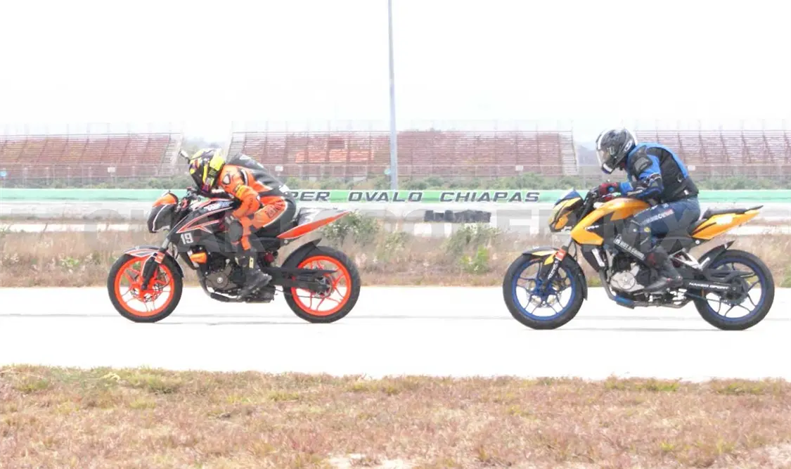 Se estará corriendo la última fecha y final los campeonatos de Automovilismo y Motociclismo Biker Sur y Cars. Octavio Coello/CP