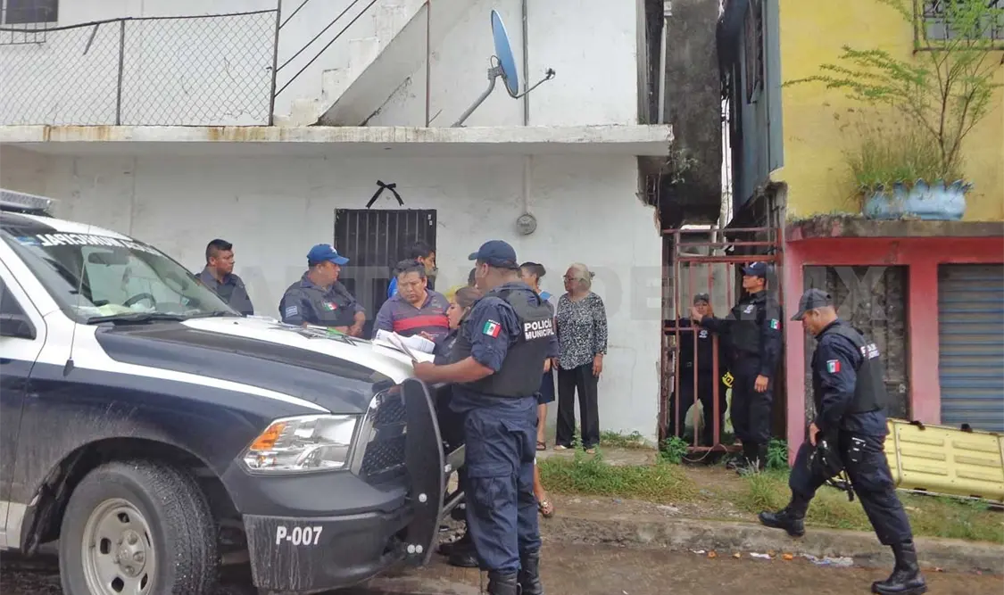 Policías se movilizaron a la casa de un señora que fue hallada muerta en la ciudad de Reforma. Ramiro López / CP