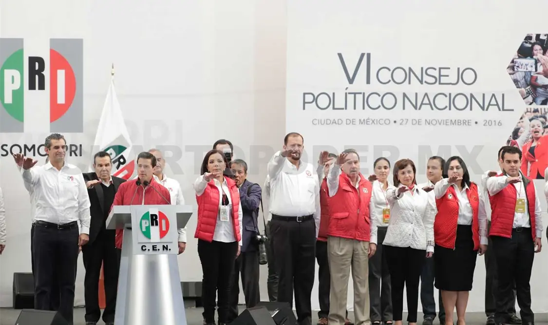 Durante la sesión del Consejo Político Nacional del PRI, el mandatario tomó protesta a secretarios y legisladores del partido. Notimex