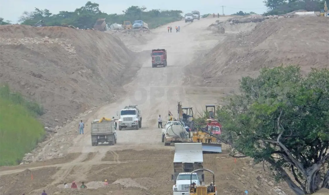 El nuevo libramiento contempla entronques con zonas urbanas, garantizando la conectividad y eficiencia. CP