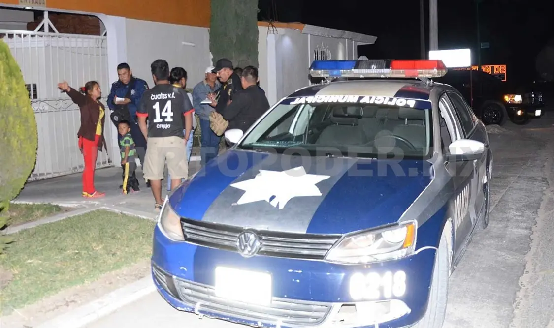 La madre de la víctima indicó que la camioneta en la que huyeron los agresores es marca Nissan de color blanco, con vidrios polarizados. Flor Cordero / CP