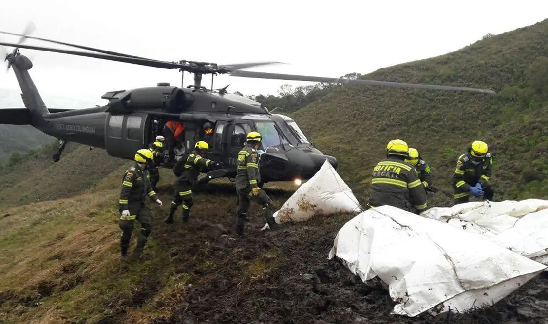 Hallan cajas negras de avión accidentado en Colombia