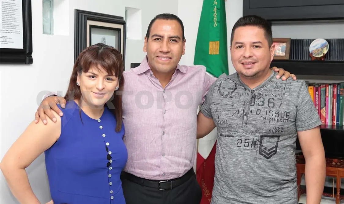 Los dirigentes estatales de los partidos Acción Nacional, Jeanet Ovando Reazola y de la Revolución Democrática, César Espinoza, se reunieron con Eduardo Ramírez para abordar temas de coalición. CP