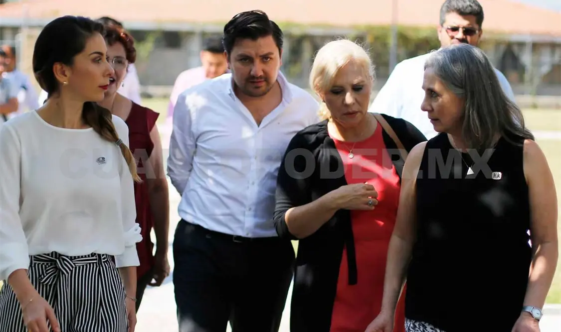 Durante la visita, el presidente municipal recorrió las instalaciones y saludó a los niños. CP