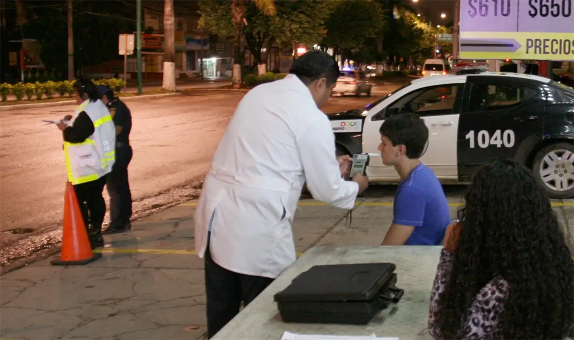 Los puntos de control de alcohol evita que conductores manejen en estado de ebriedad * CP.