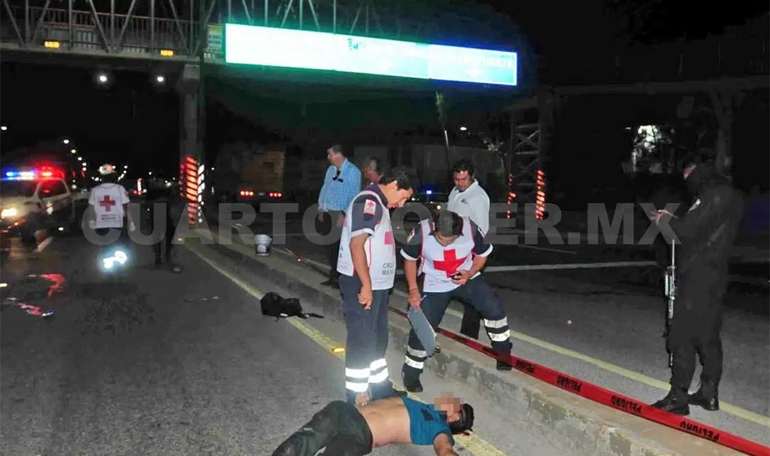 El accidente ocurrió cerca de la una y media de la madrugada del miércoles a la altura del retorno de la Prepa 5.