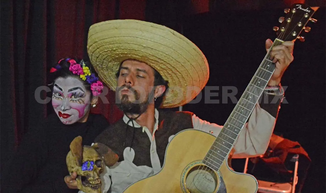 Presentación en el foro Telar Teatro. Darwin Mendoza
