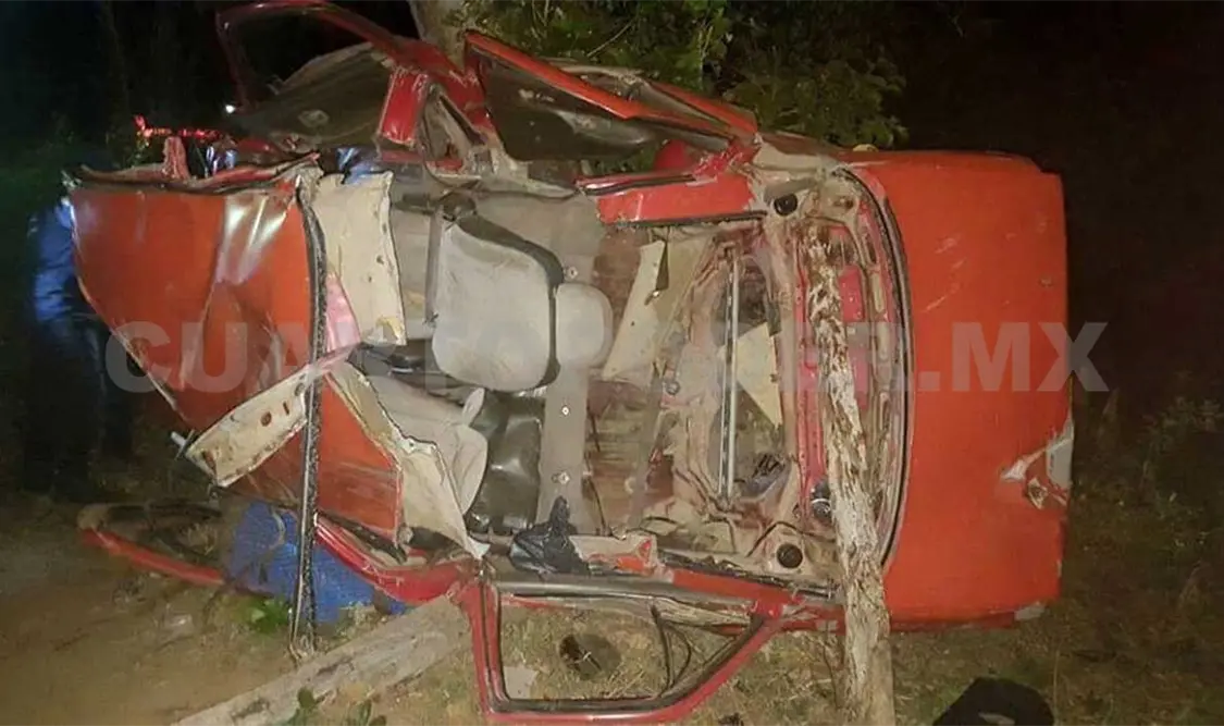 Sobrevive tras destrozar su auto