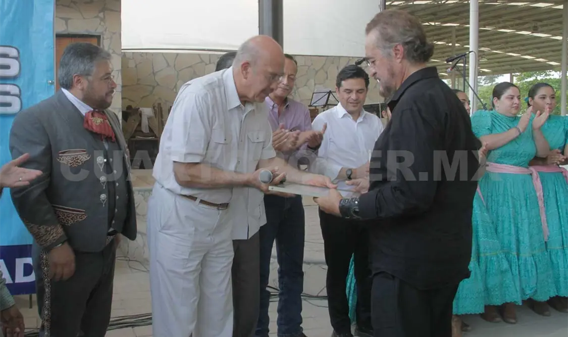 Reconocen al maestro Federico Álvarez del Toro