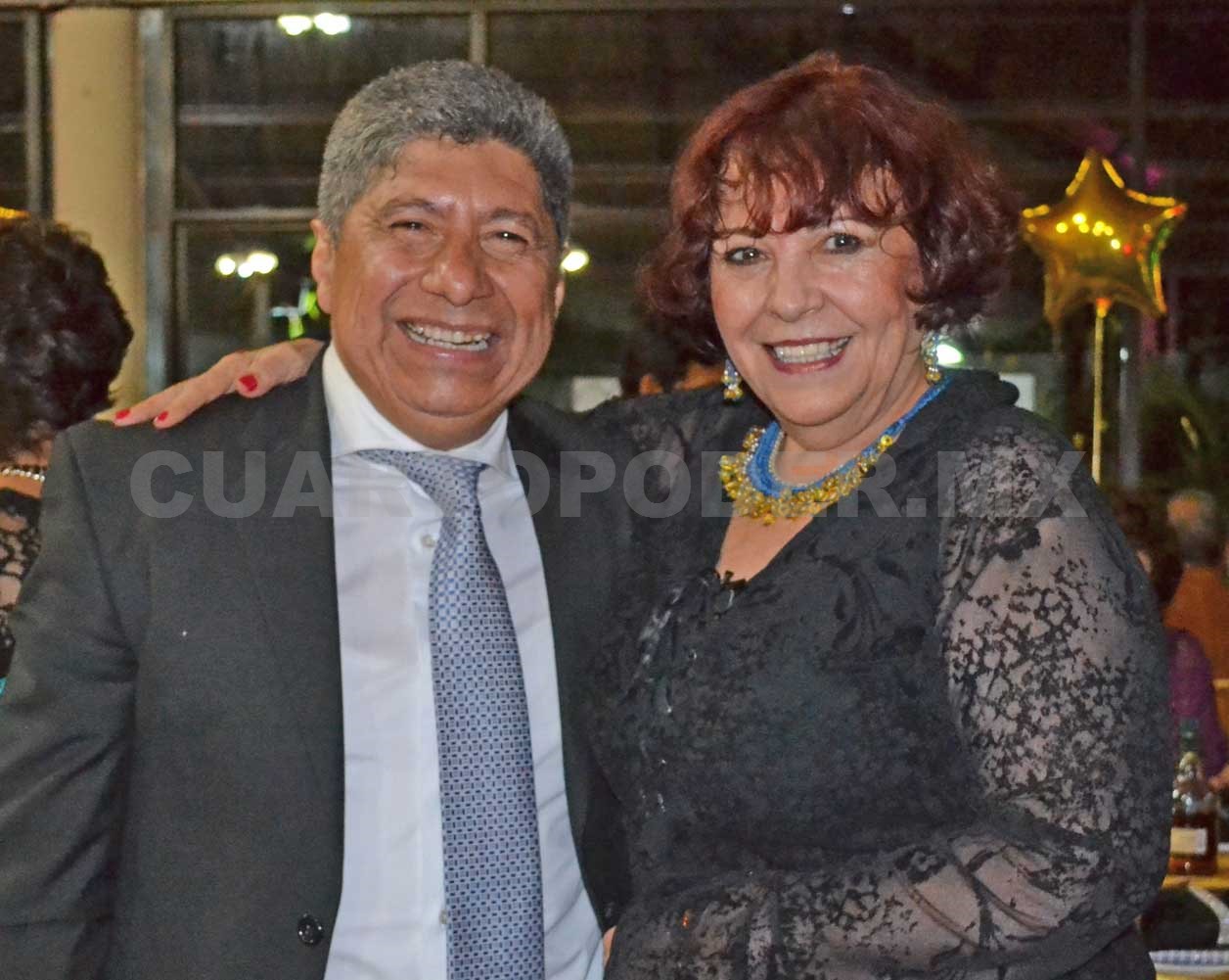 Festejan su 50 aniversario de graduación