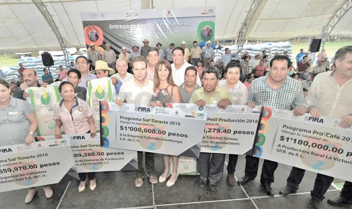 Entrega Velasco 111 mdp a productores de Huixtla