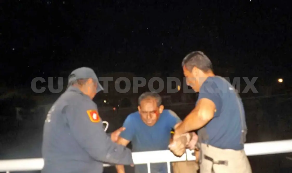 Asaltado y lanzado al río Sabinal