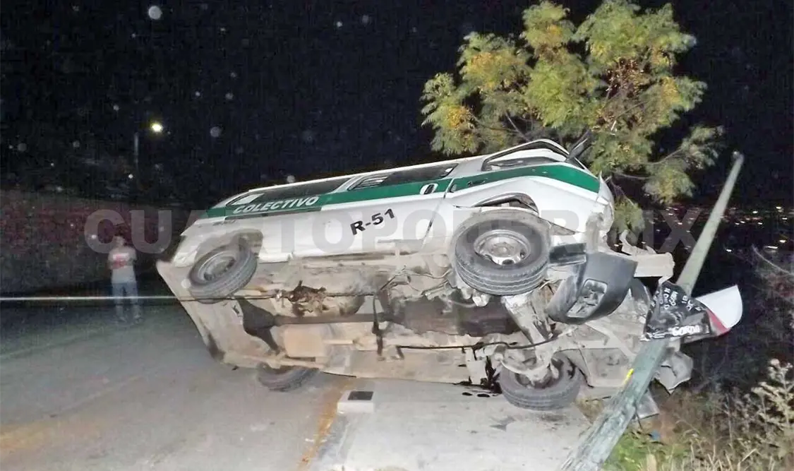 Colectivo de la R-51 embiste a peatones y luego vuelca