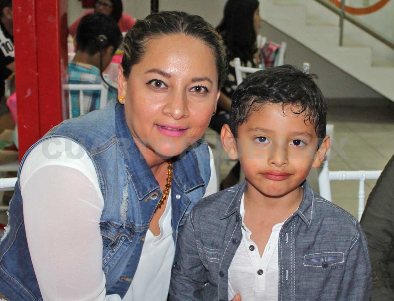 Fiesta de cumpleaños para Mía