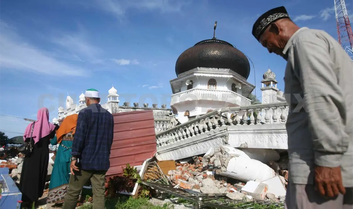 Reportan 102 muertos por sismo