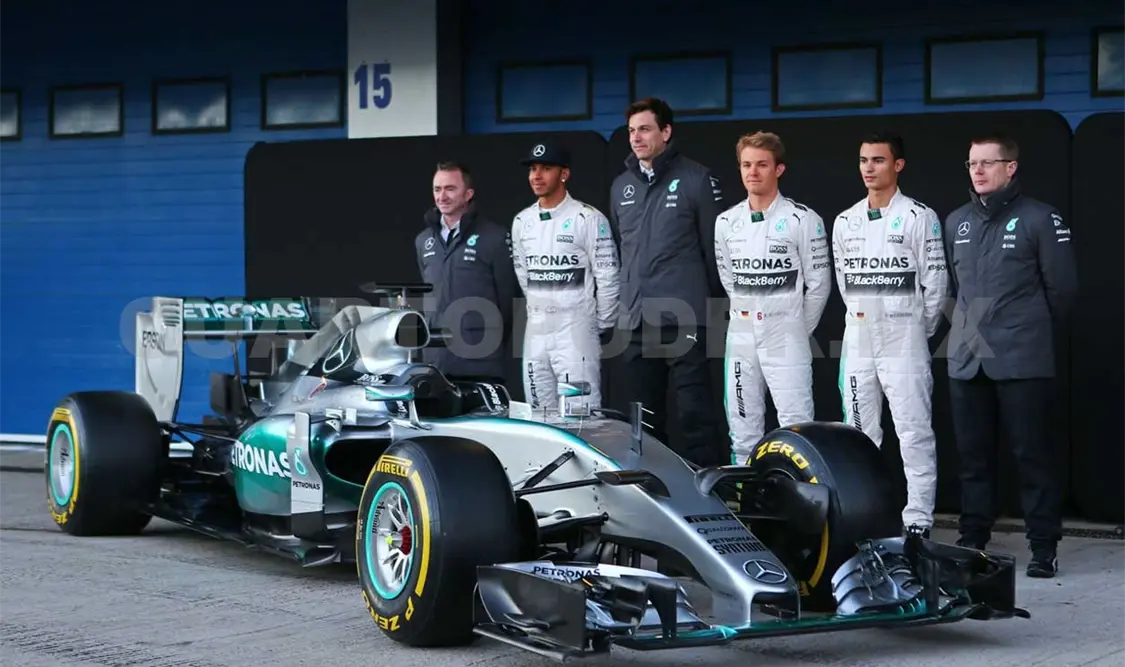 Mercedes quiere piloto con buenas cualidades