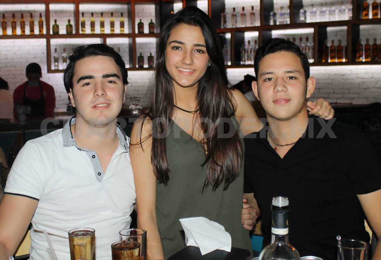 Gran noche entre amigos