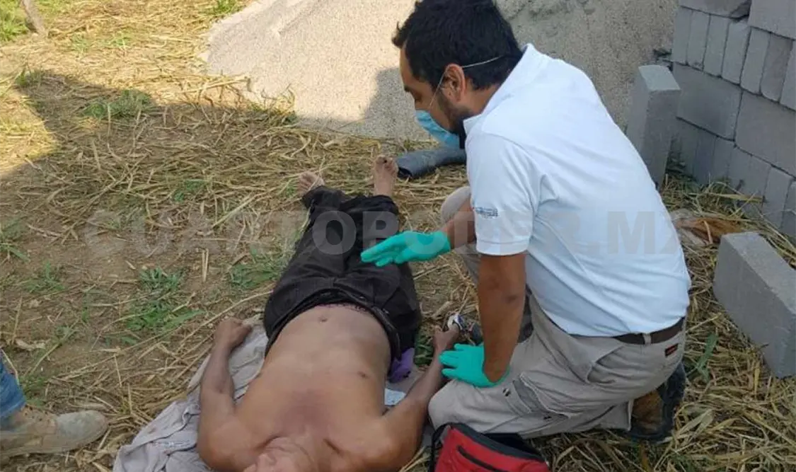 Sufre albañil caída por deshidratación