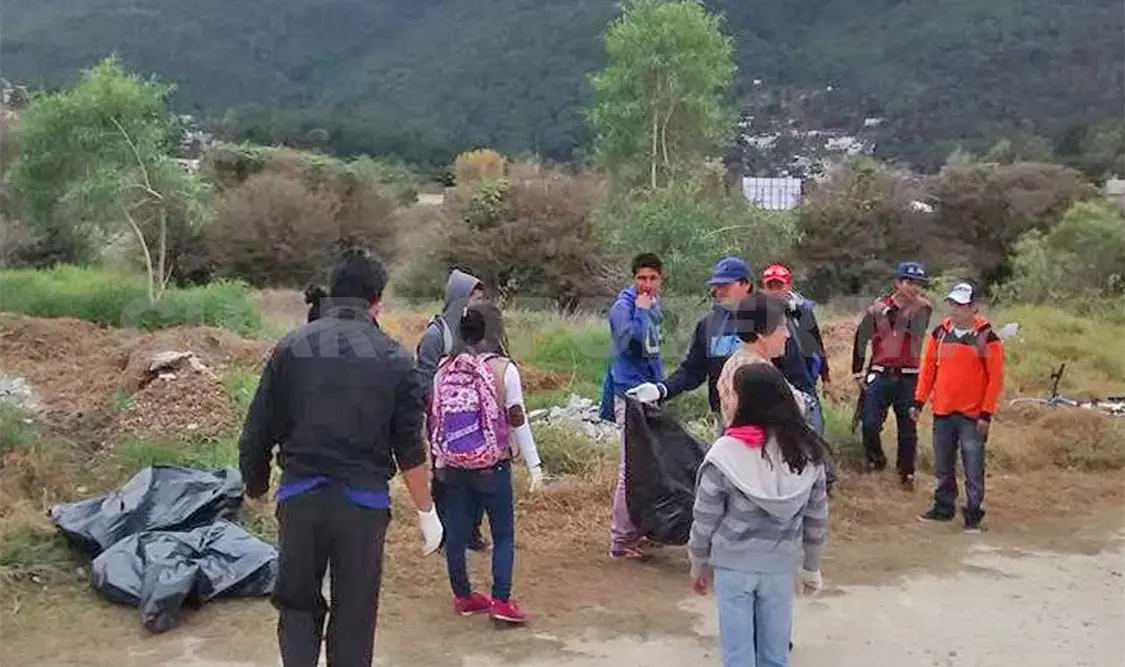 Esta actividad estuvo encabeza por los representantes de la mesa directiva, ambientalistas y personas solidarias.