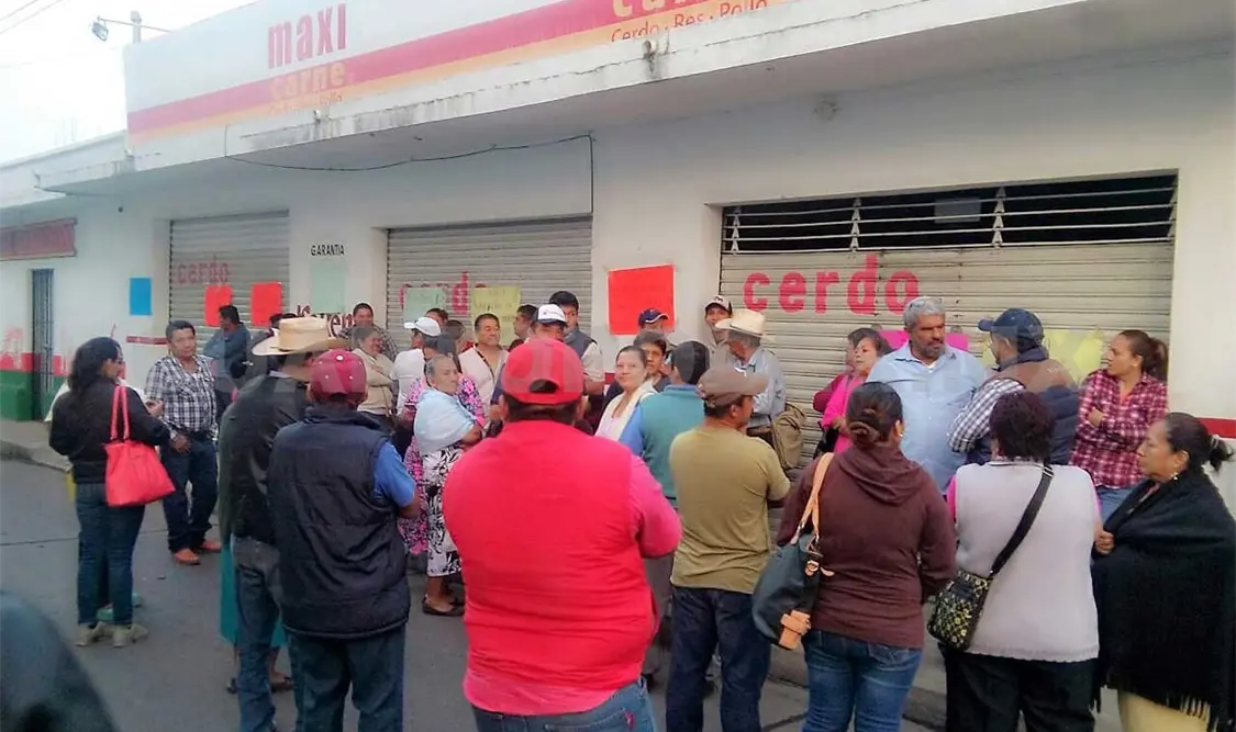 Tablajeros exigen salida de empresa