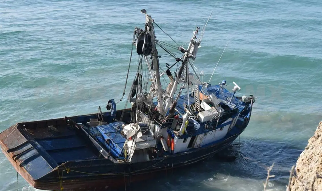 Profepa atiende encallamiento de barco