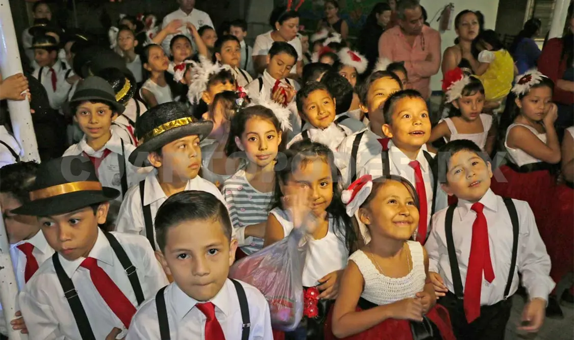 Escuela privilegia formación y valores