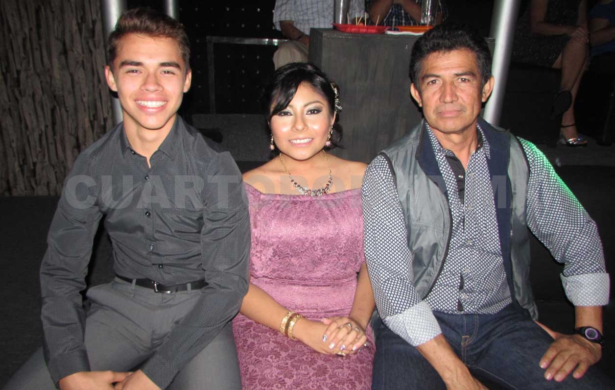Celebran los 15 años de Cassandra