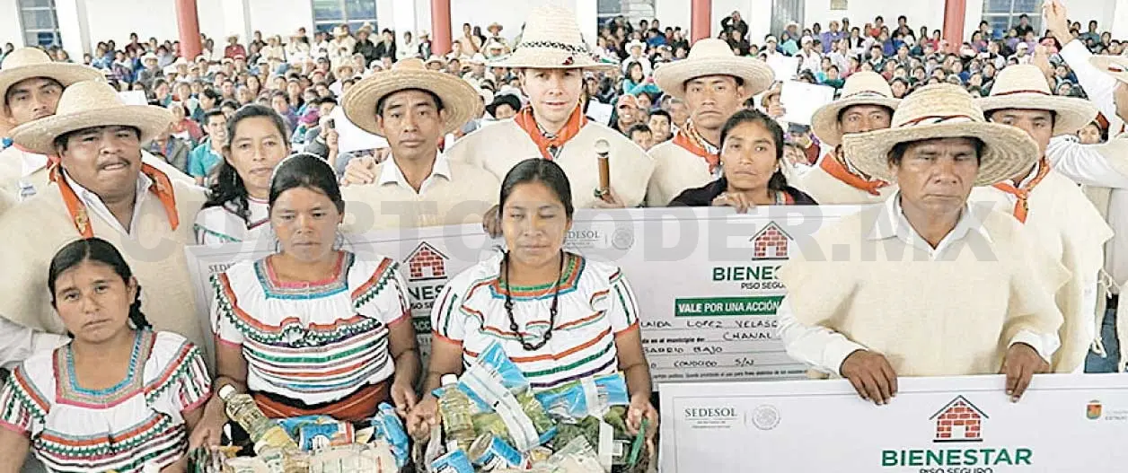 Entrega MVC obras de Piso Seguro en Chanal