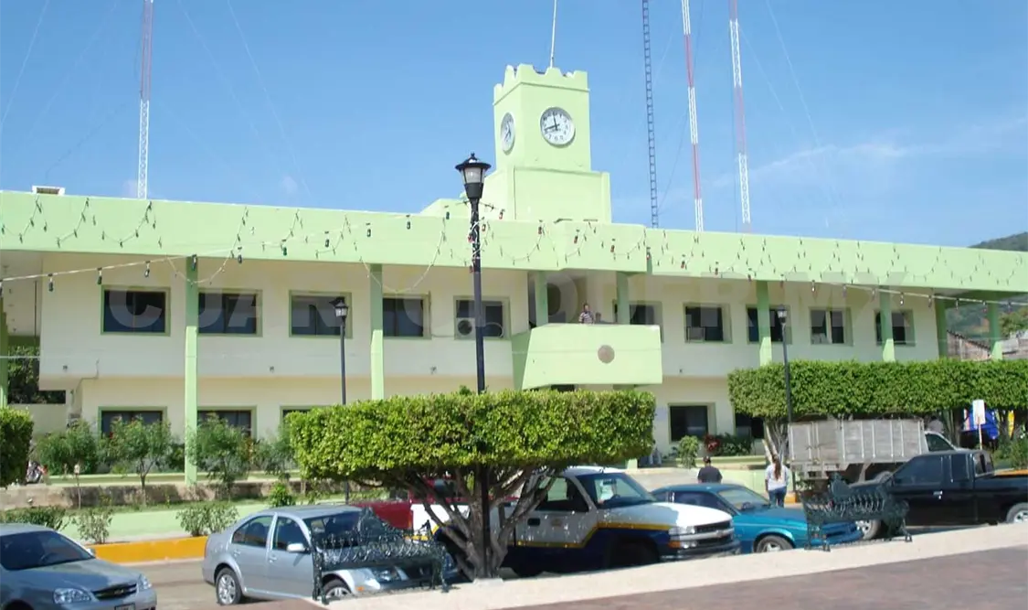 Asaltan a mujer en pleno parque central de Arriaga
