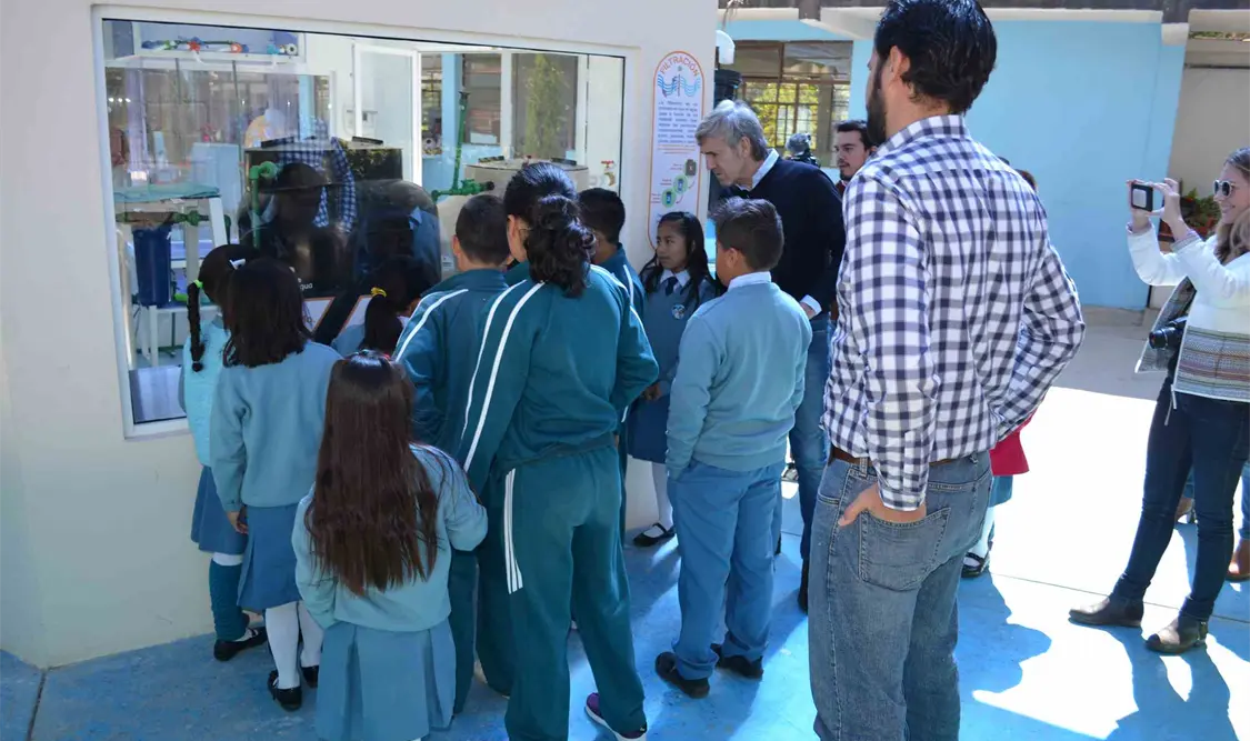 Escuelas rurales de Oaxaca y Chiapas captan agua pluvial en kioscos