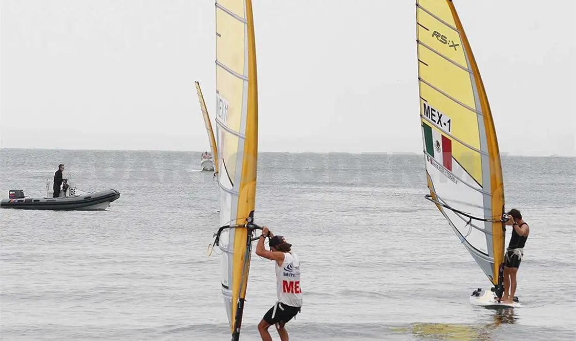 Aguilar, en individual, así como la pareja de Alejandra Montemayor y Casilda Flores se ubican en el puesto 10 de RS:X y 420, en ese orden. Agencias