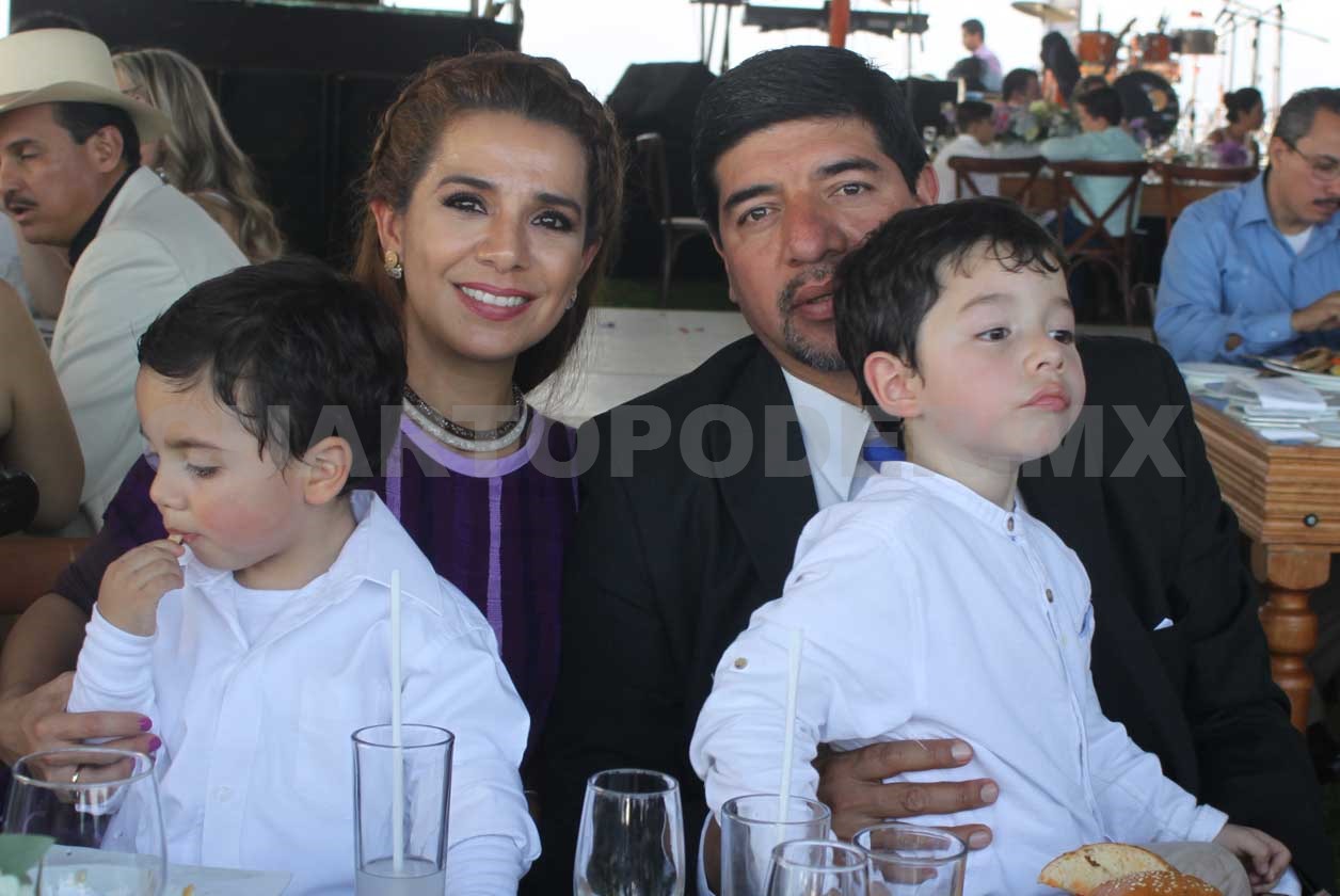 Elizabeth y Carlos se unen en matrimonio