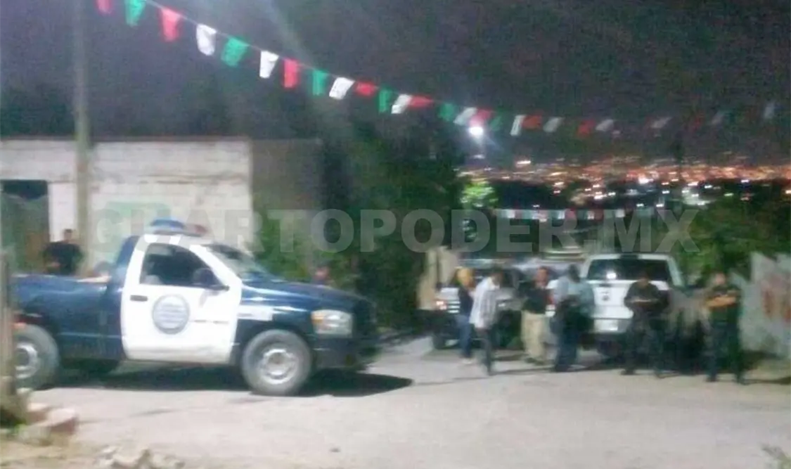 Autoridades de diferentes corporaciones policiacas se presentaron a la colonia para controlar la situación. Rafael Cabrera / CP