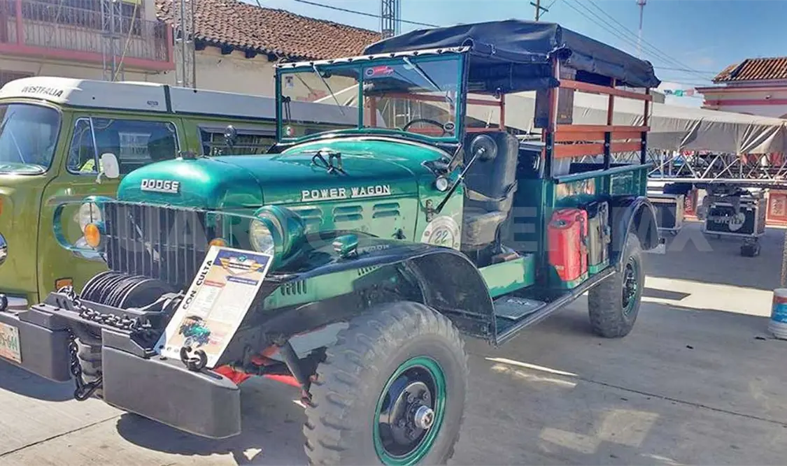 Presentan colección de carros clásicos