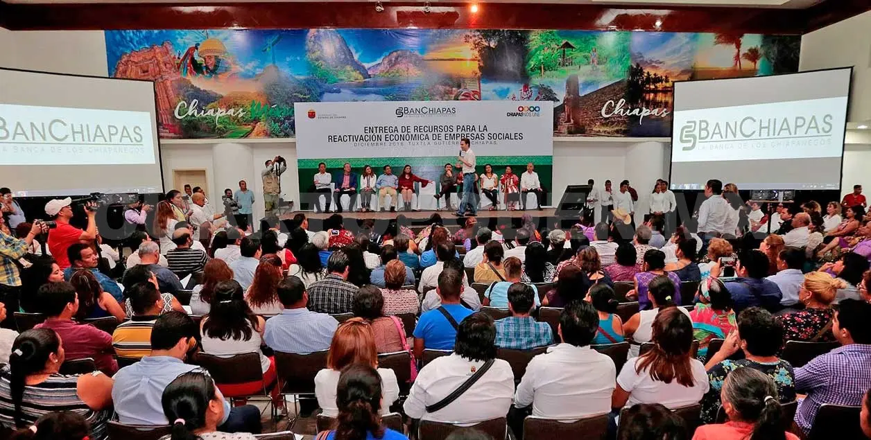 Entrega Velasco 4 mdp en créditos de BanChiapas